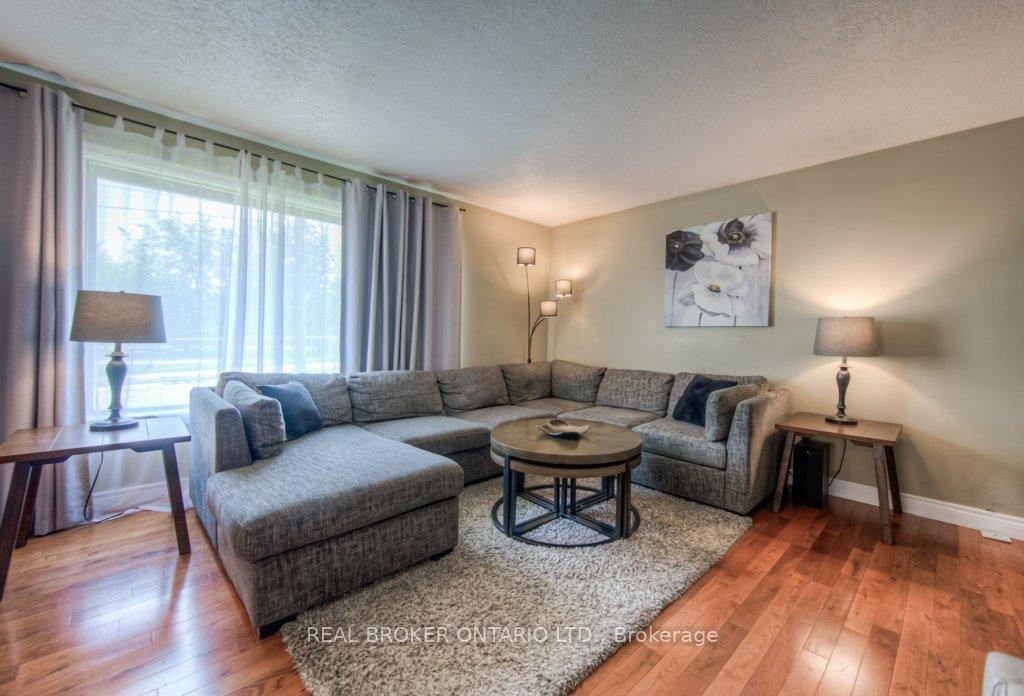 Photo 2 of 1212 Queen's Boulevard, Kitchener — HOMEH