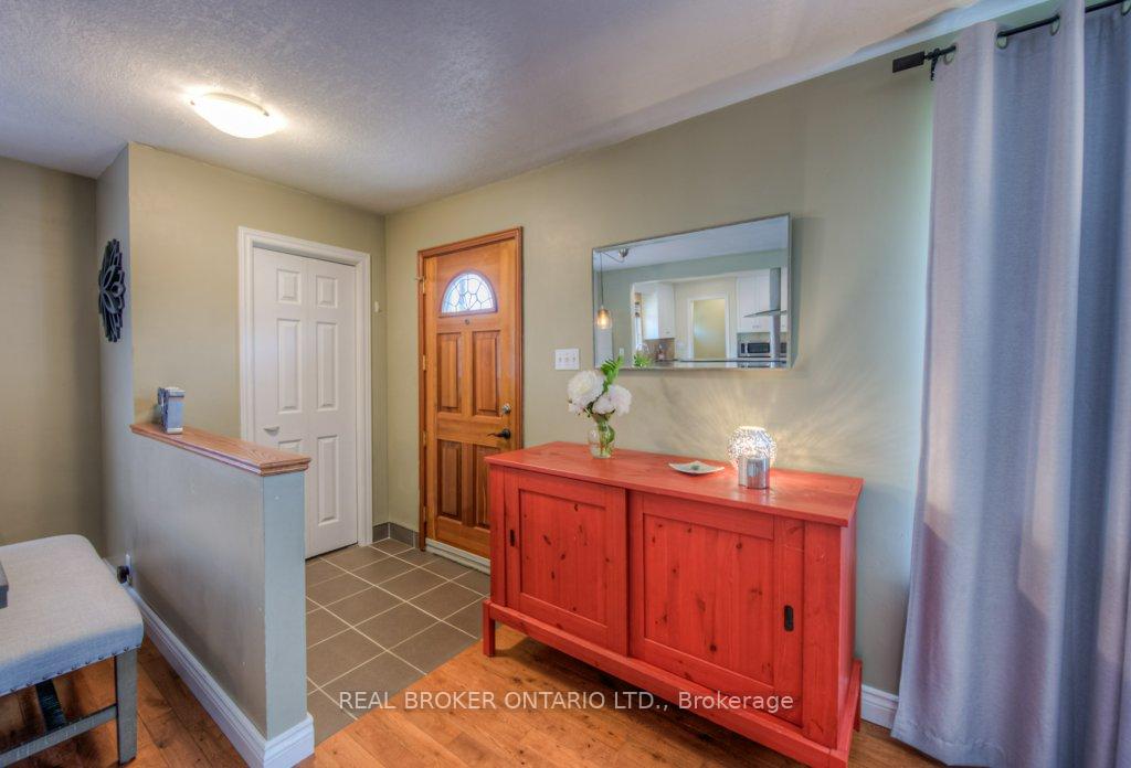 Photo 3 of 1212 Queen's Boulevard, Kitchener — HOMEH