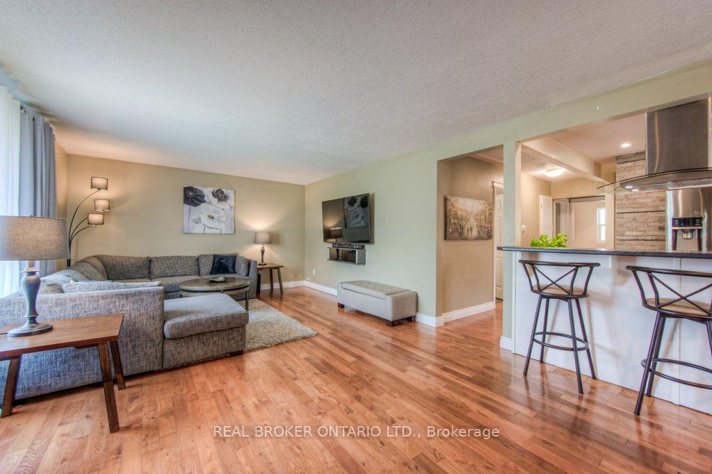 Photo 4 of 1212 Queen's Boulevard, Kitchener — HOMEH