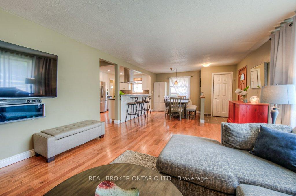 Photo 5 of 1212 Queen's Boulevard, Kitchener — HOMEH
