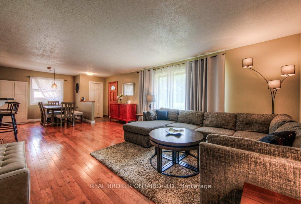 Photo 6 of 1212 Queen's Boulevard, Kitchener — HOMEH