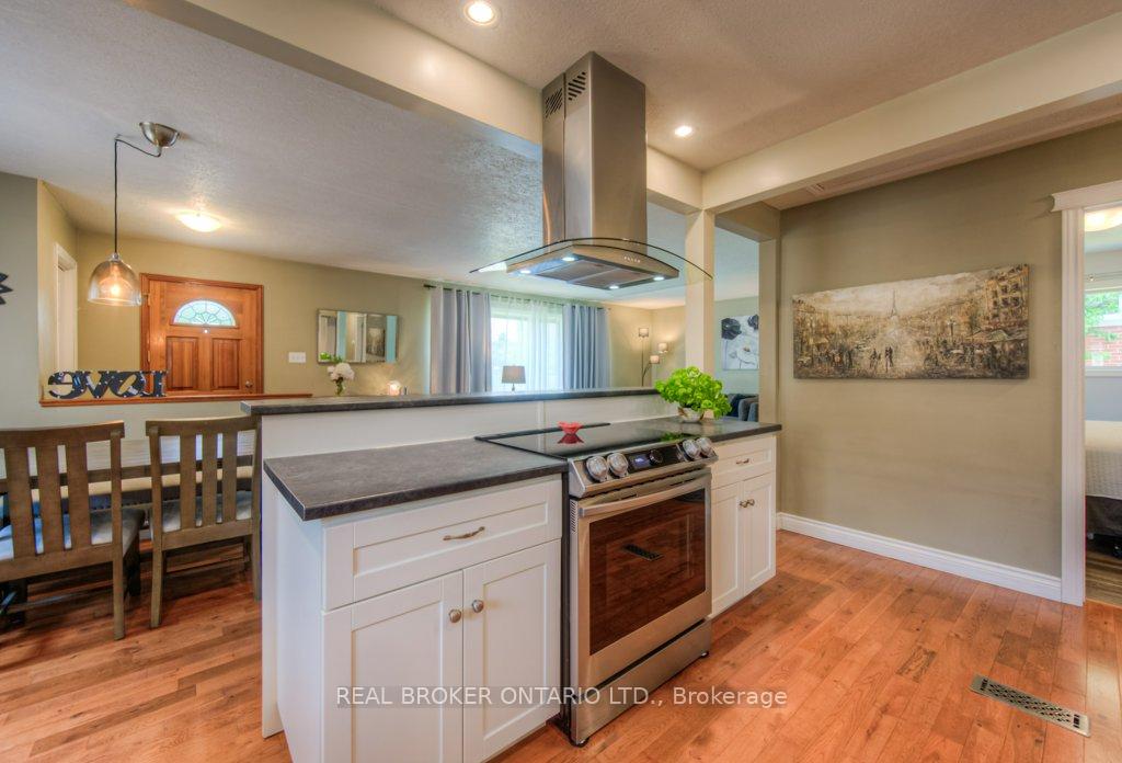 Photo 10 of 1212 Queen's Boulevard, Kitchener — HOMEH