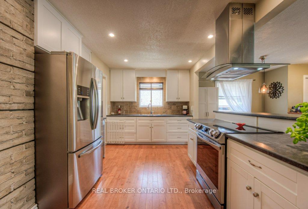 Photo 11 of 1212 Queen's Boulevard, Kitchener — HOMEH