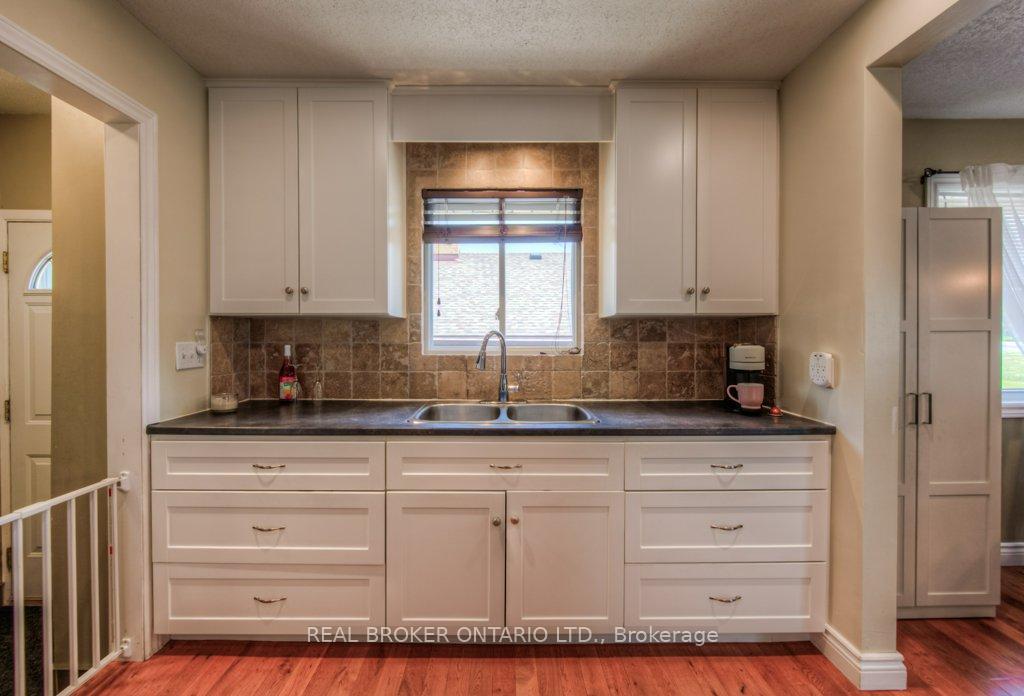Photo 12 of 1212 Queen's Boulevard, Kitchener — HOMEH