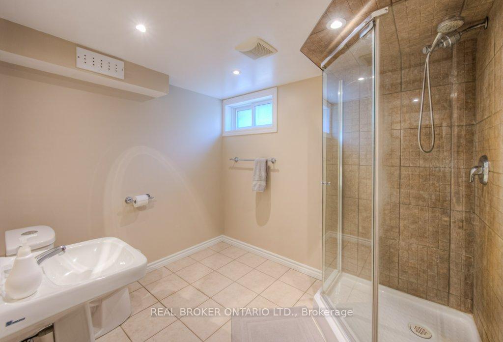 Photo 27 of 1212 Queen's Boulevard, Kitchener — HOMEH