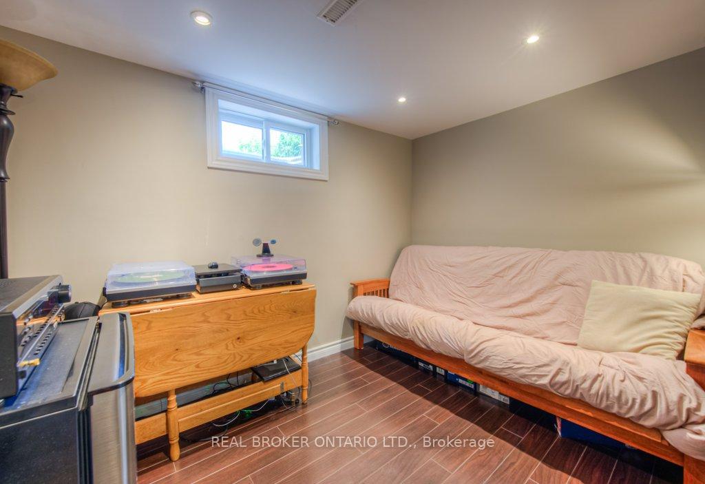 Photo 30 of 1212 Queen's Boulevard, Kitchener — HOMEH