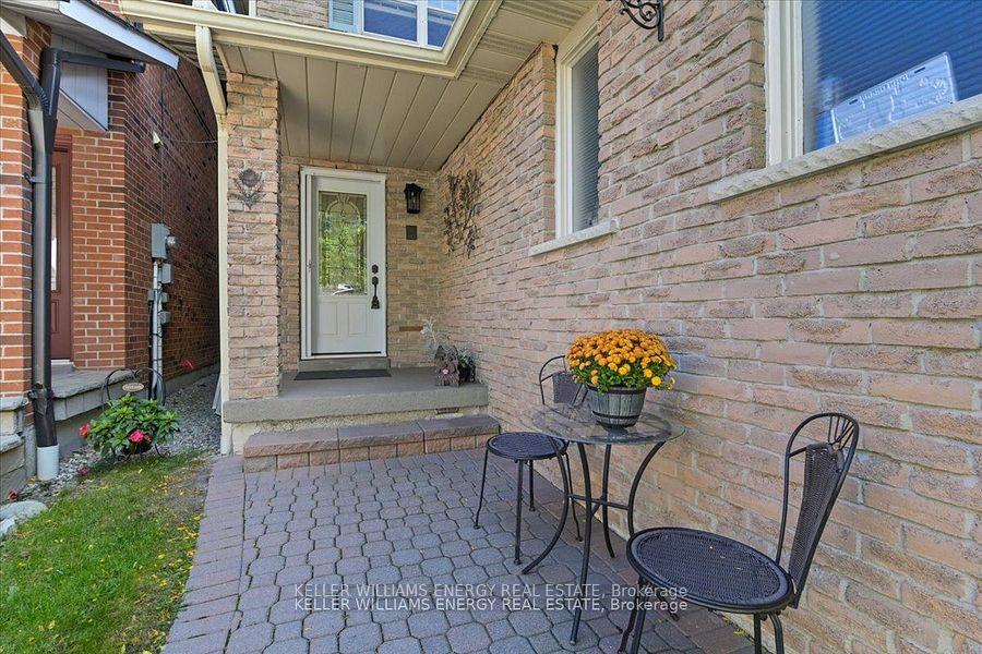 Photo 2 of 95 Delmark Boulevard, Markham, Sherwood-Amberglen — HOMEH