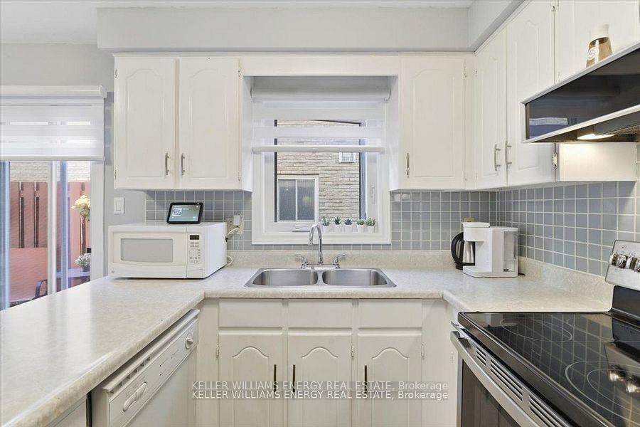 Photo 5 of 95 Delmark Boulevard, Markham, Sherwood-Amberglen — HOMEH