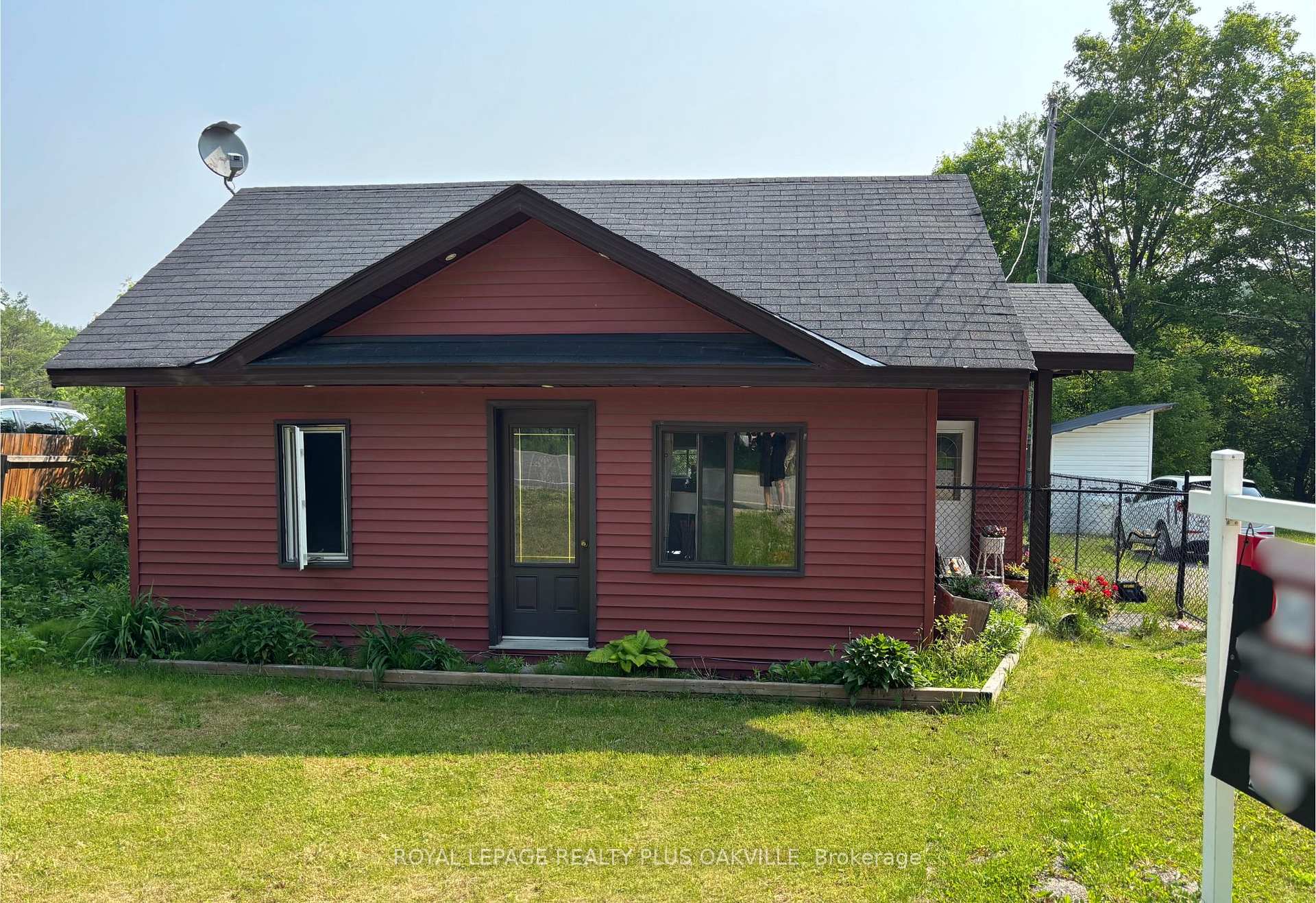 Front of 322 Bobcaygeon Road