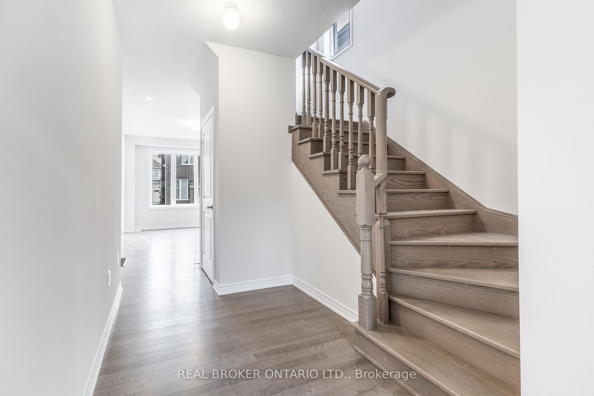 Photo 8 of 763 Apple Terrace, Milton, Cobban — HOMEH