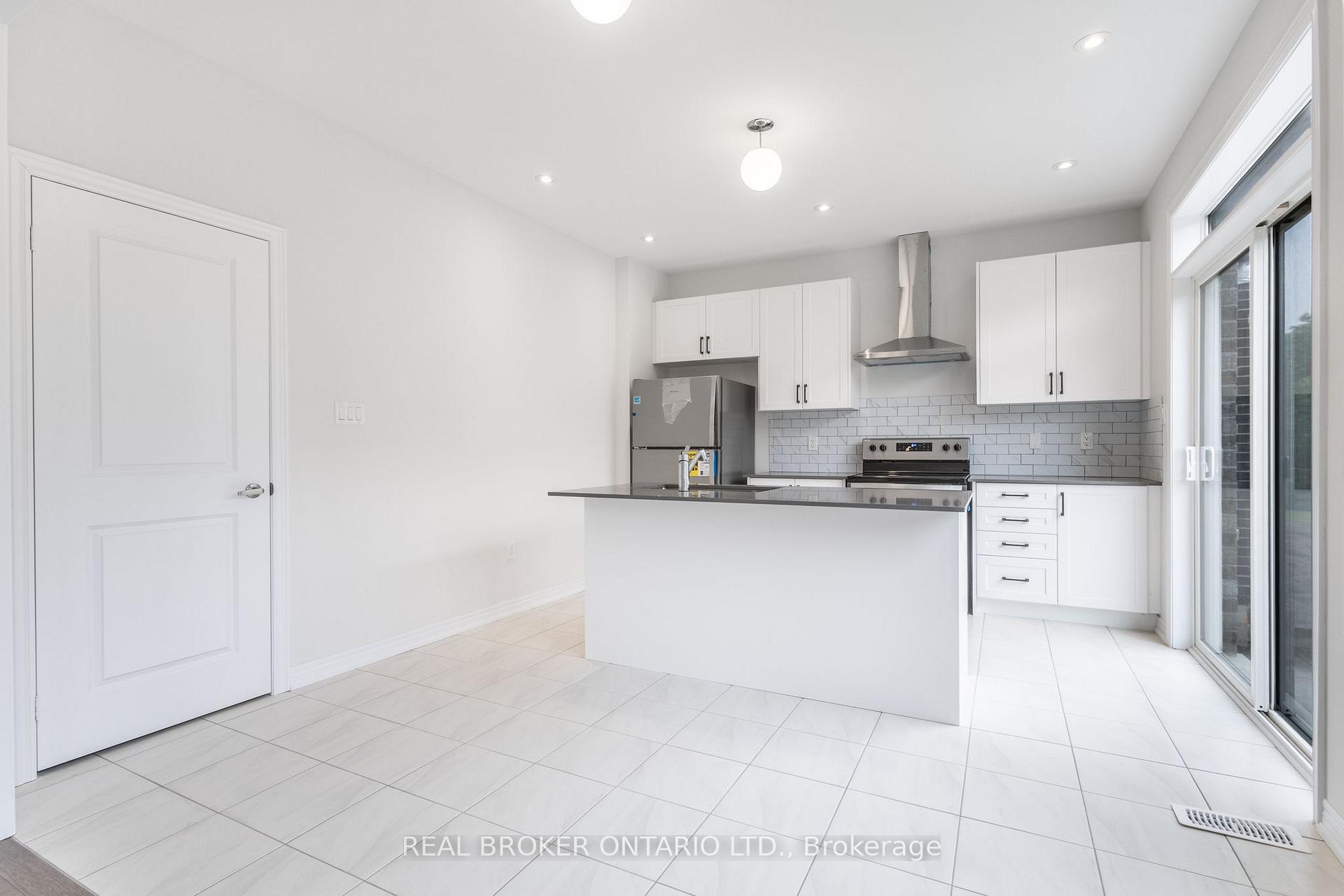 Photo 10 of 763 Apple Terrace, Milton, Cobban — HOMEH