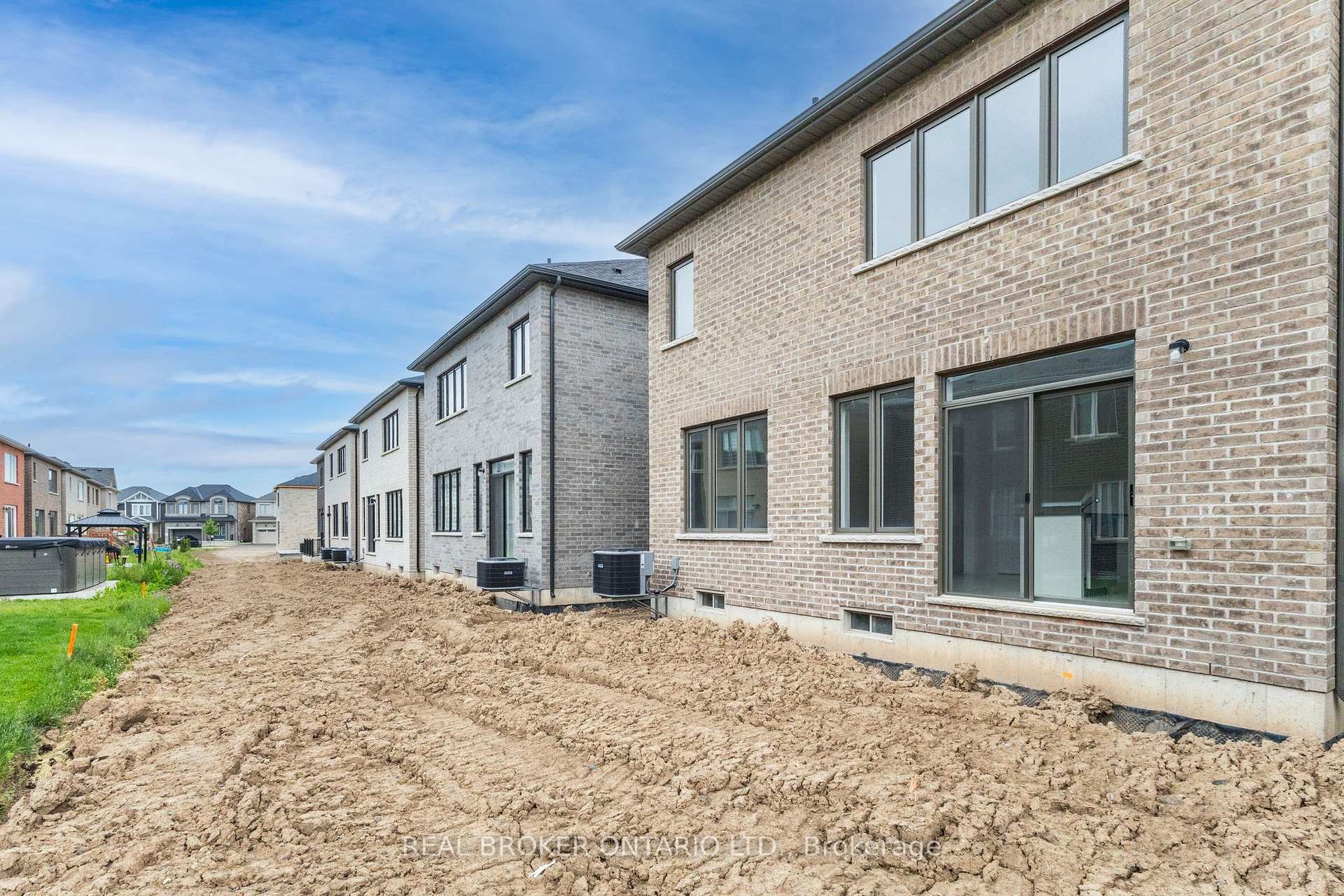 Photo 36 of 763 Apple Terrace, Milton, Cobban — HOMEH