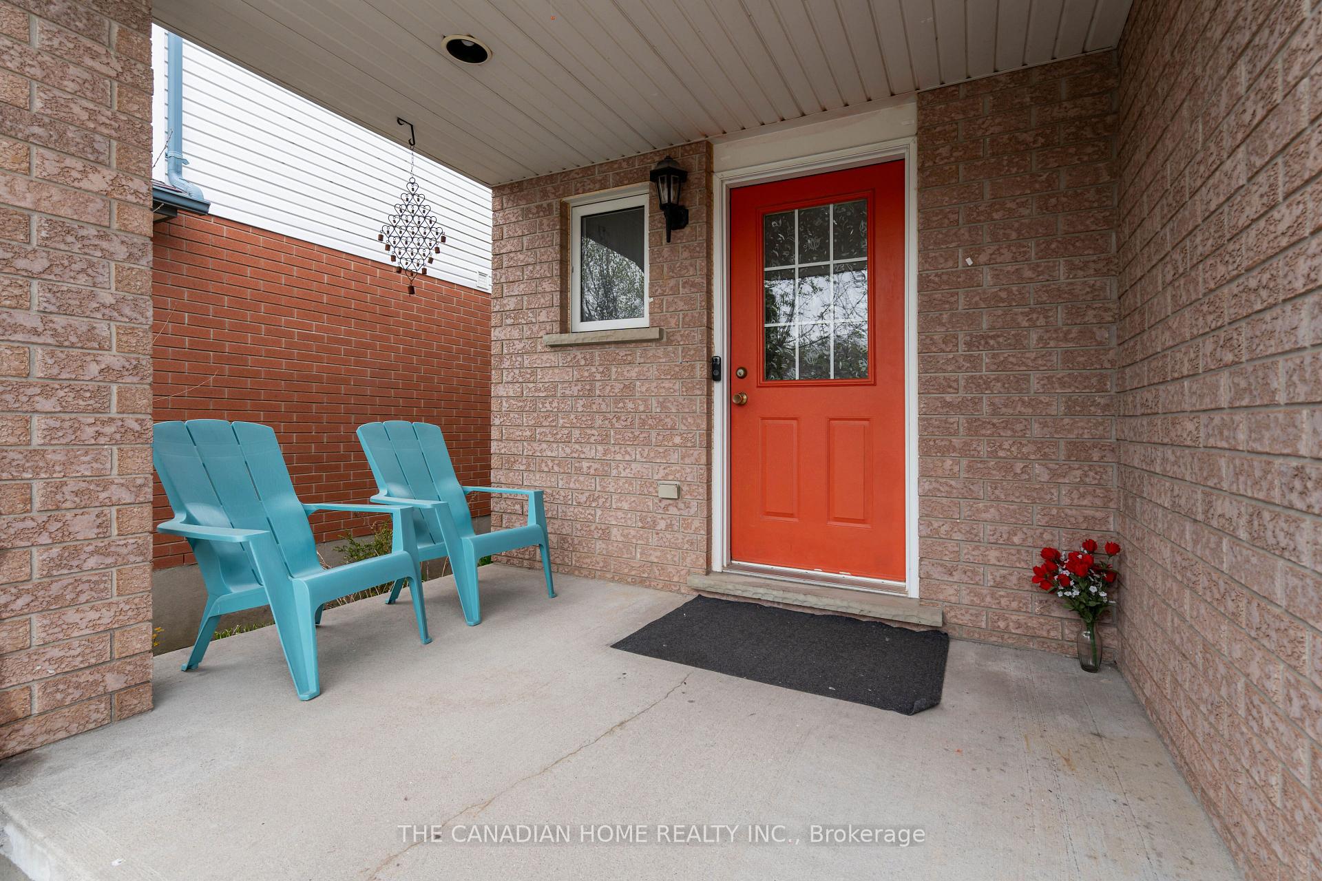 Photo 2 of 14 Bush Clover Crescent, Kitchener, Larentian West — HOMEH