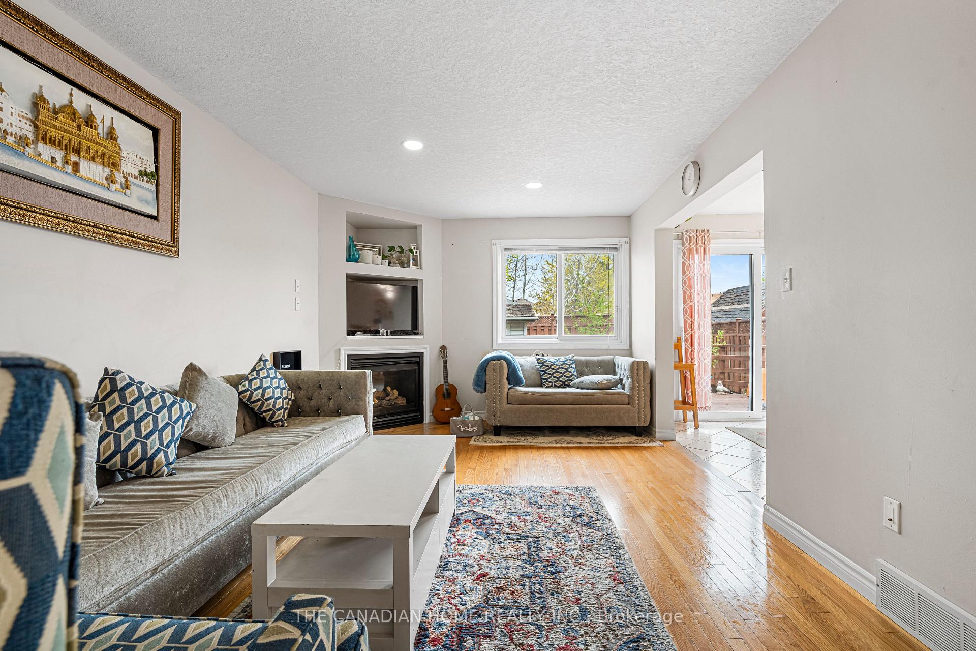 Photo 3 of 14 Bush Clover Crescent, Kitchener, Larentian West — HOMEH