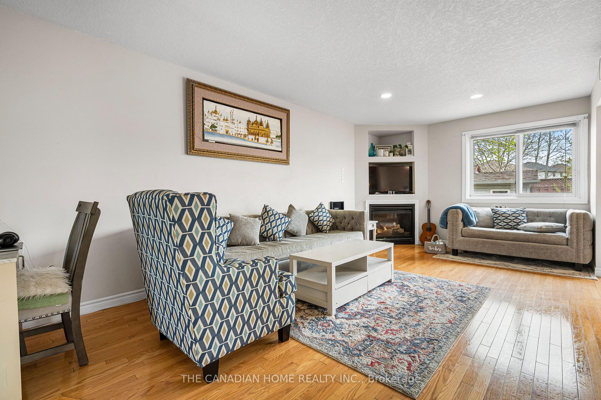 Photo 4 of 14 Bush Clover Crescent, Kitchener, Larentian West — HOMEH