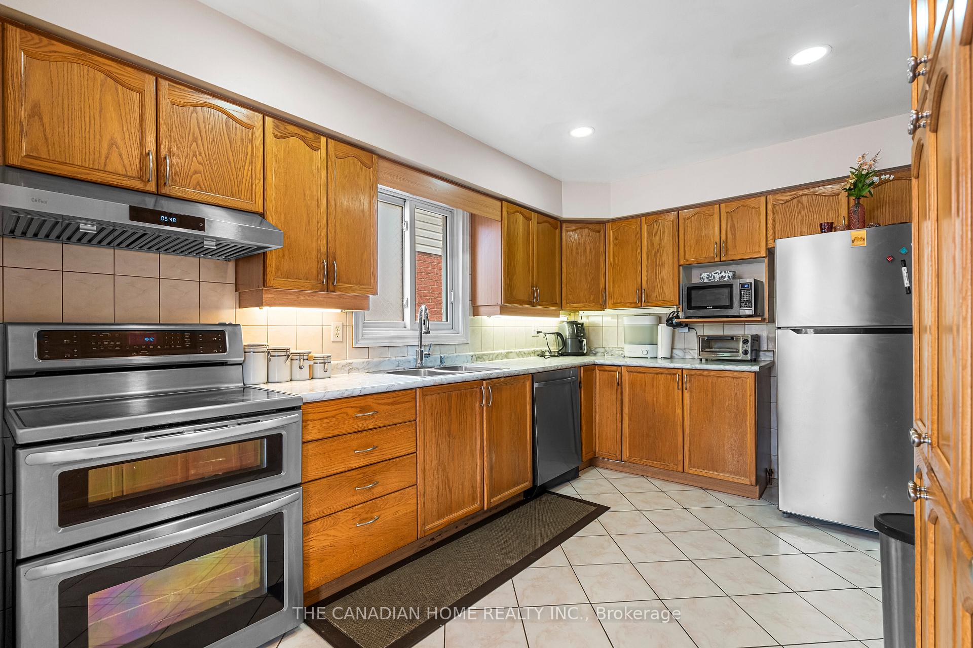 Photo 6 of 14 Bush Clover Crescent, Kitchener, Larentian West — HOMEH