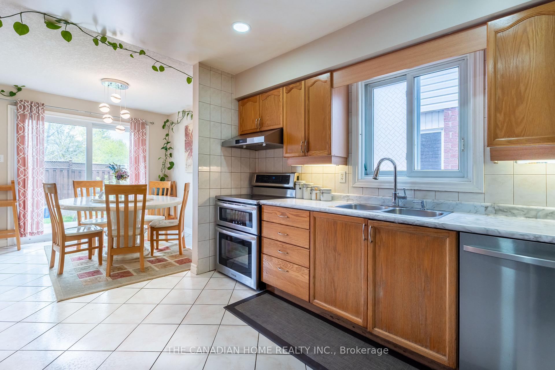 Photo 7 of 14 Bush Clover Crescent, Kitchener, Larentian West — HOMEH