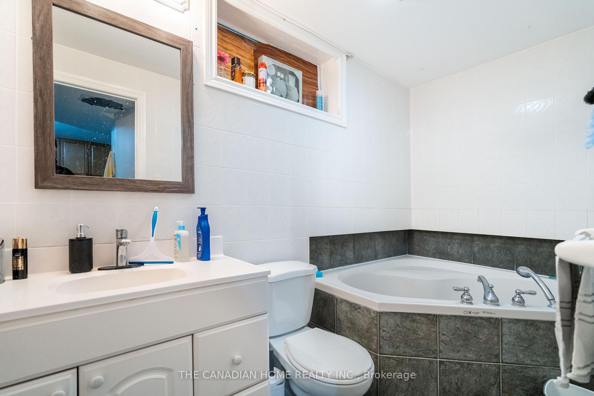 Photo 15 of 14 Bush Clover Crescent, Kitchener, Larentian West — HOMEH