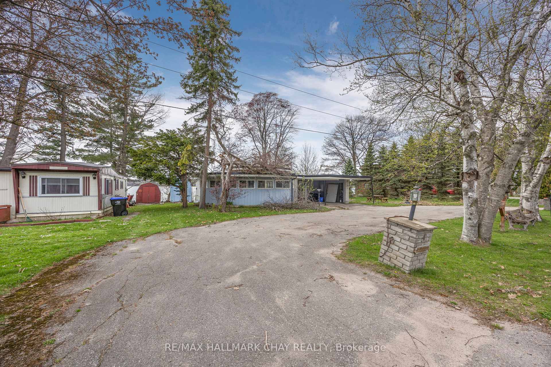 Photo 3 of 4 Lakeshore Road, Midland — HOMEH