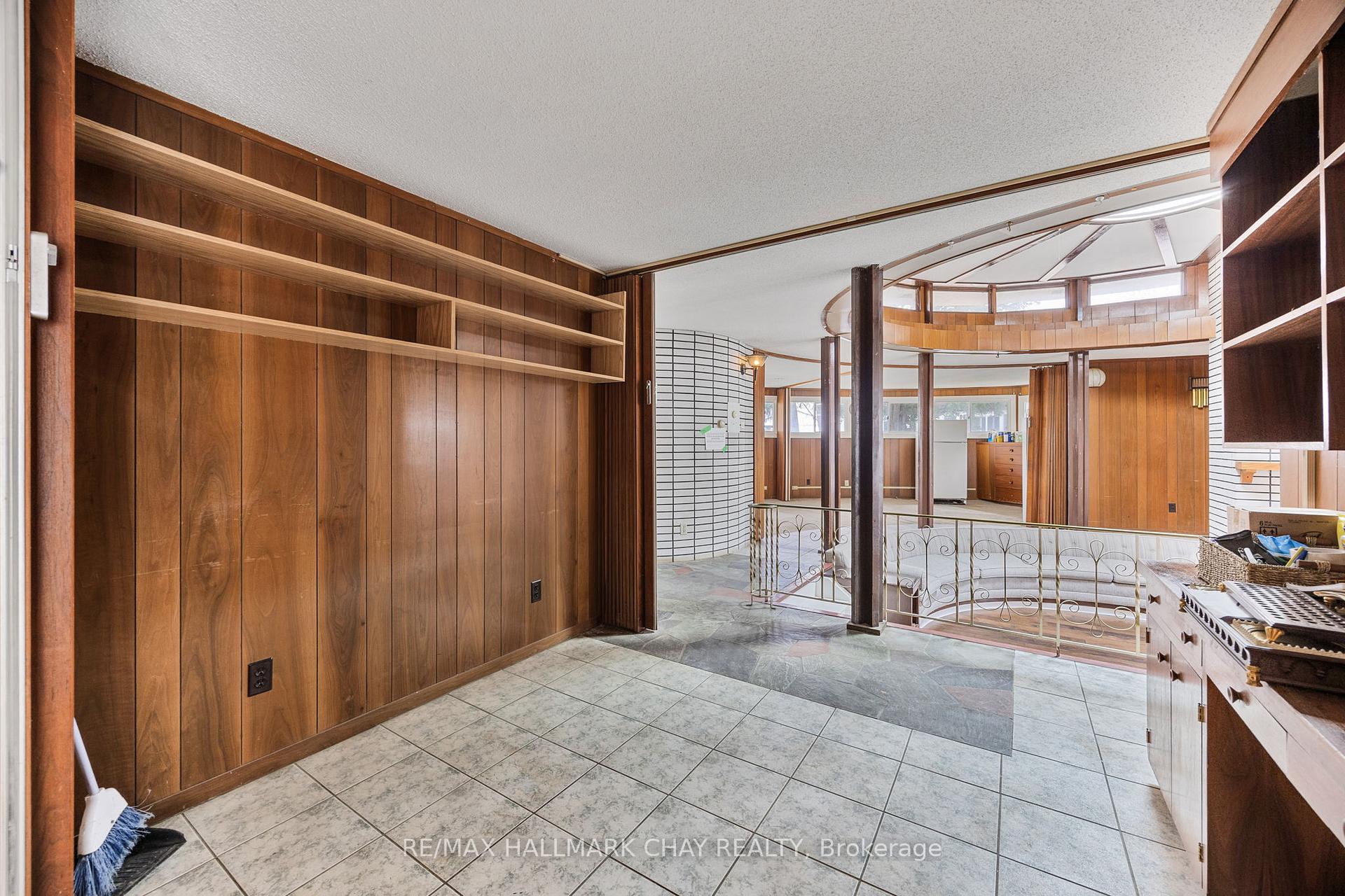 Photo 5 of 4 Lakeshore Road, Midland — HOMEH