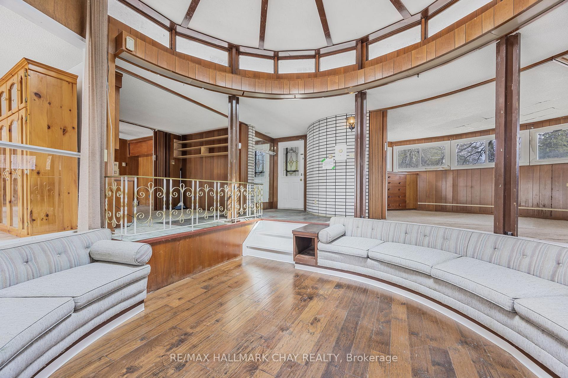 Photo 8 of 4 Lakeshore Road, Midland — HOMEH
