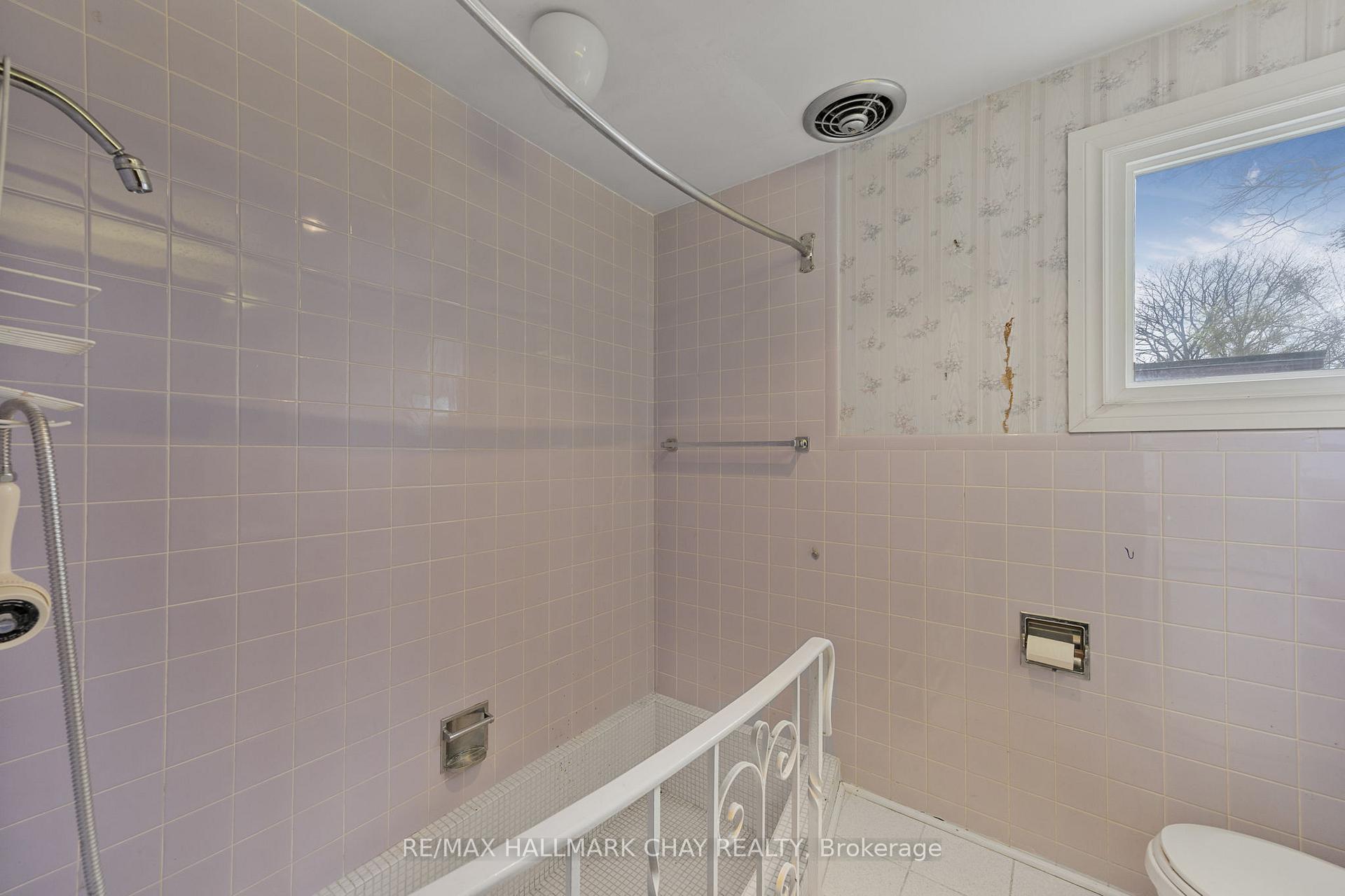 Photo 19 of 4 Lakeshore Road, Midland — HOMEH