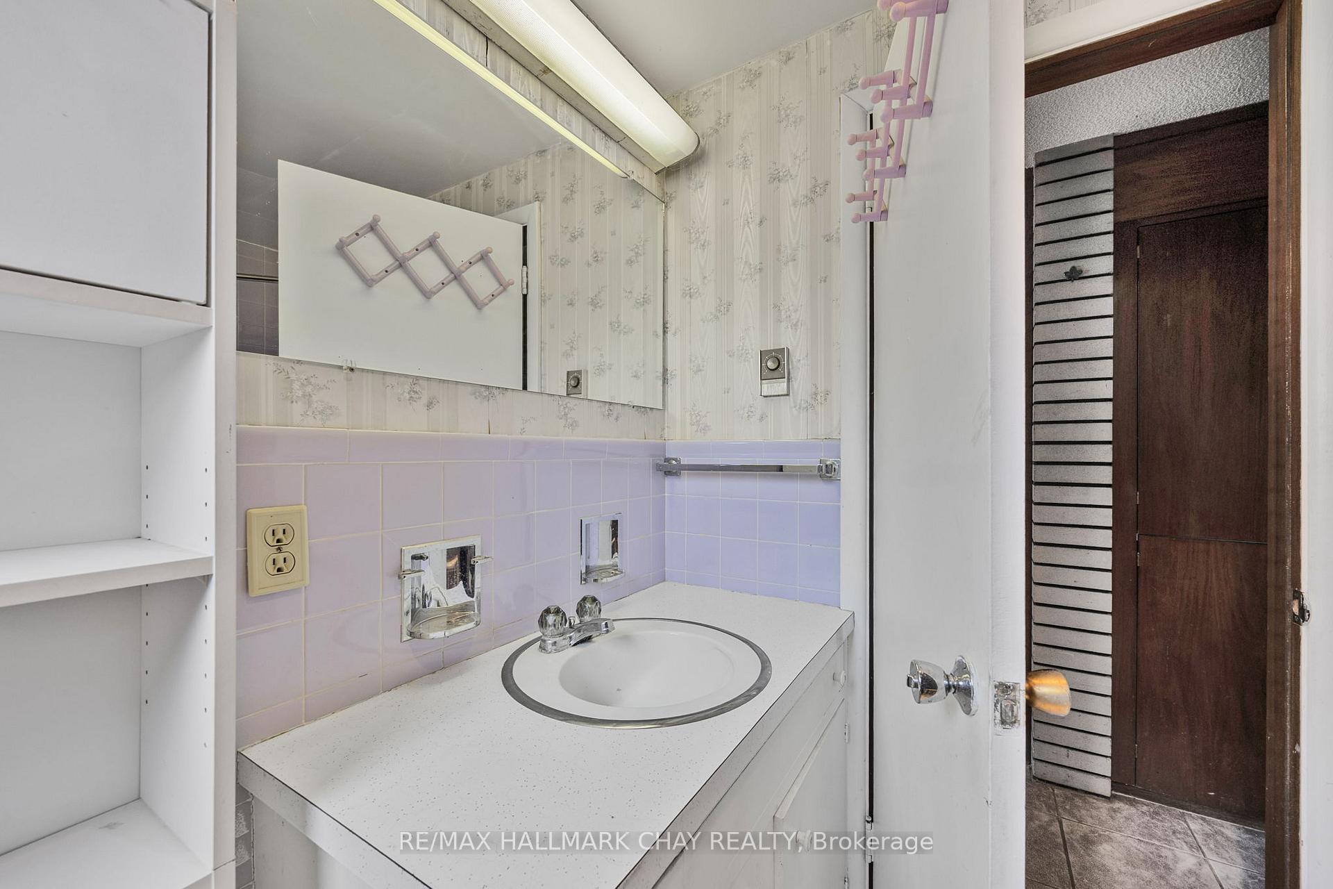 Photo 20 of 4 Lakeshore Road, Midland — HOMEH