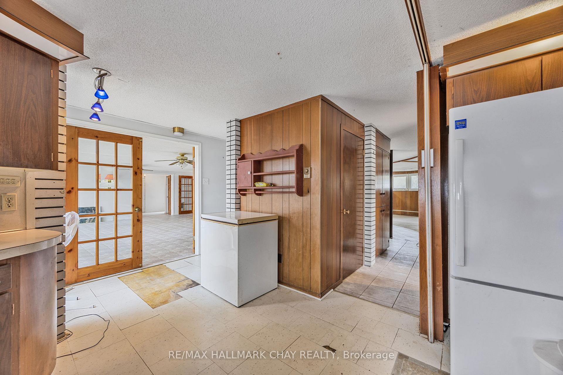 Photo 21 of 4 Lakeshore Road, Midland — HOMEH