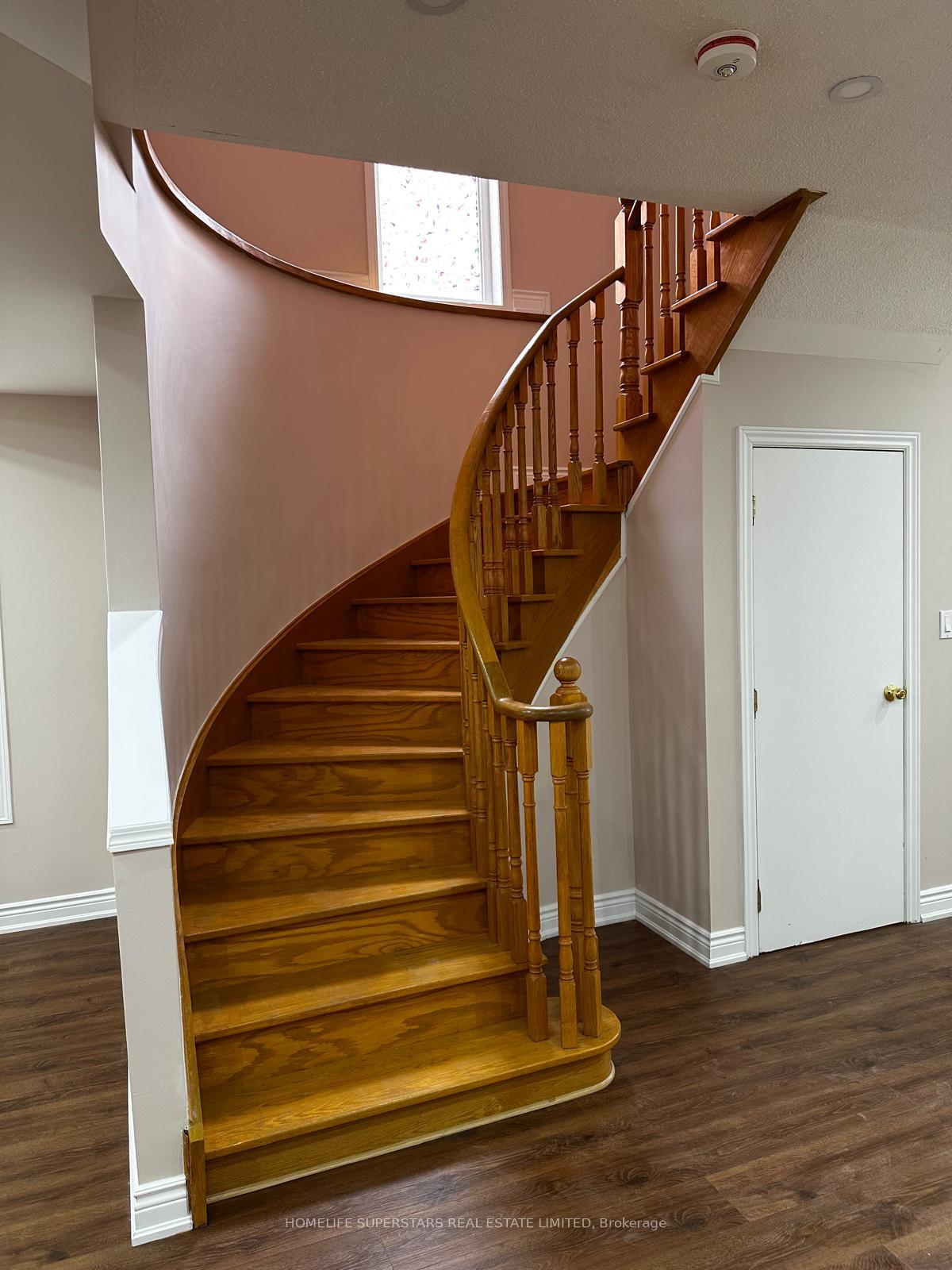 Photo 5 of 36 Lady Fern Drive, Markham, Legacy — HOMEH