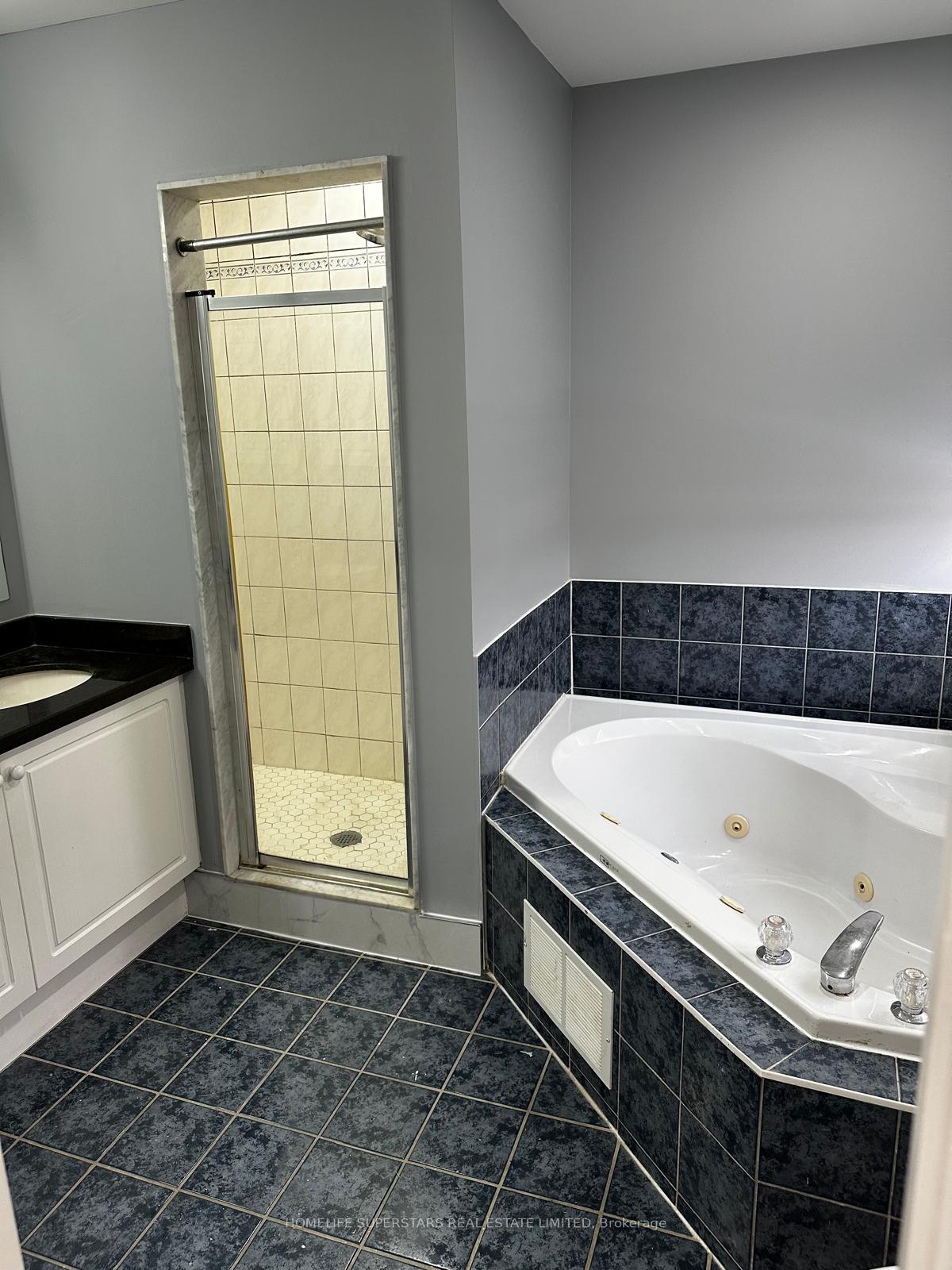 Photo 11 of 36 Lady Fern Drive, Markham, Legacy — HOMEH