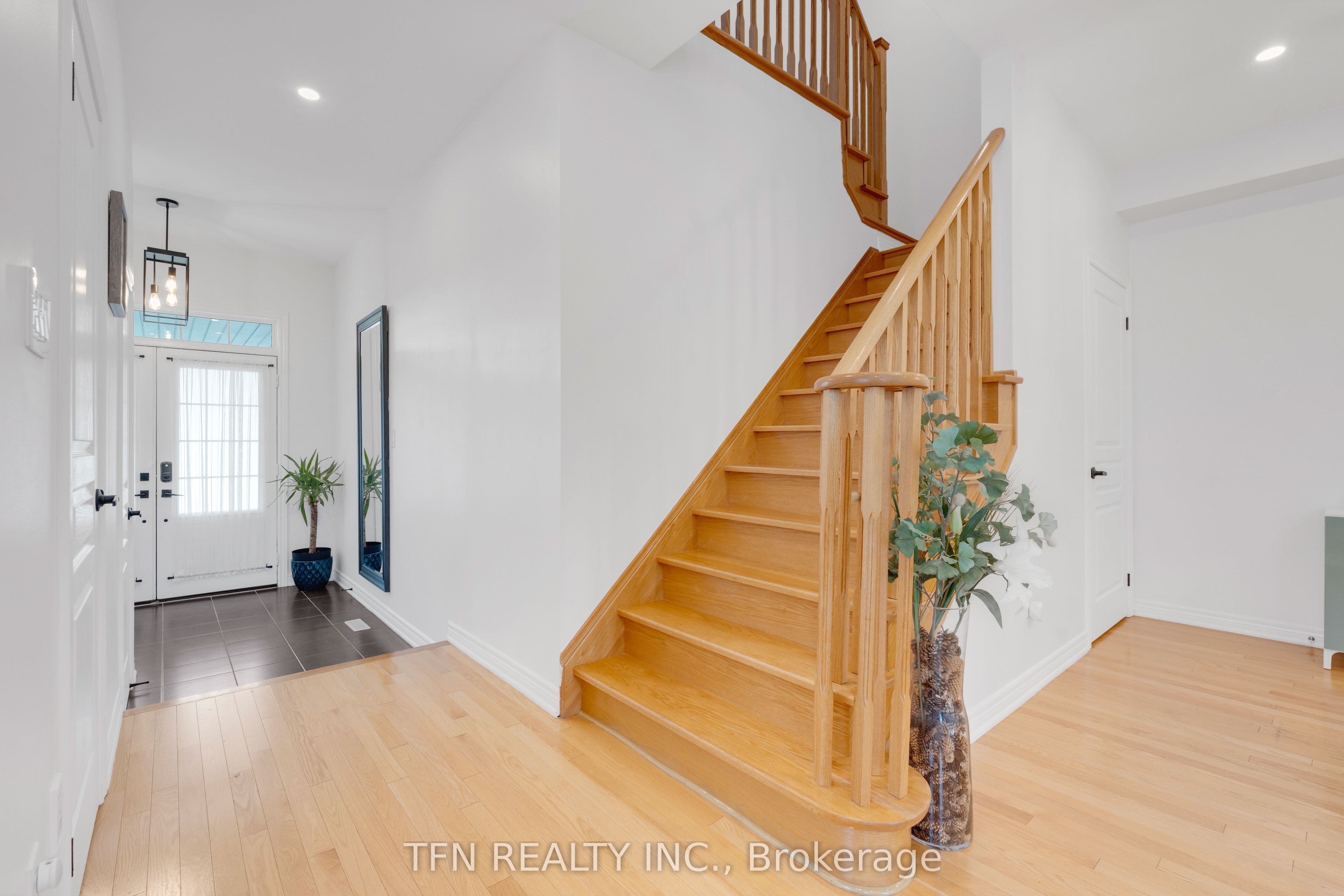 Photo 5 of 30 Haskett Drive, Markham, Cedar Grove — HOMEH