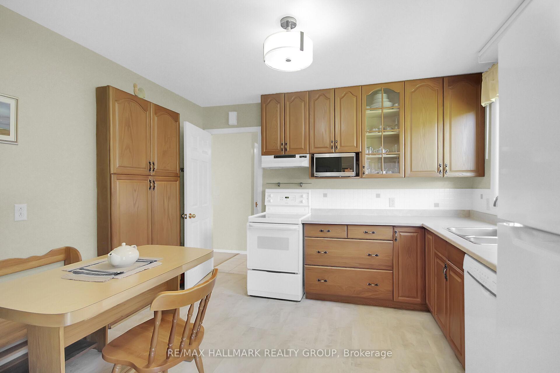 Photo 9 of 85 Country Lane W, Ottawa, Kanata - Glencairn/Hazeldean — HOMEH