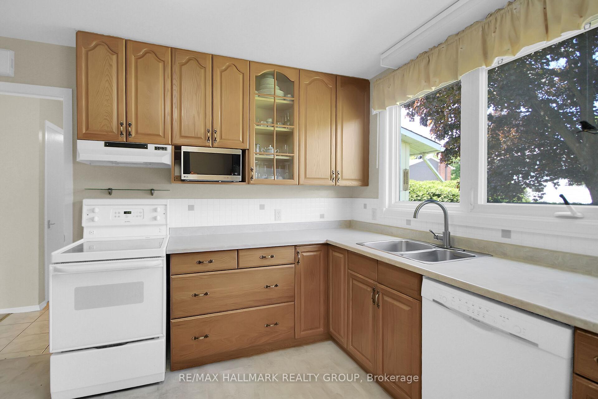 Photo 11 of 85 Country Lane W, Ottawa, Kanata - Glencairn/Hazeldean — HOMEH