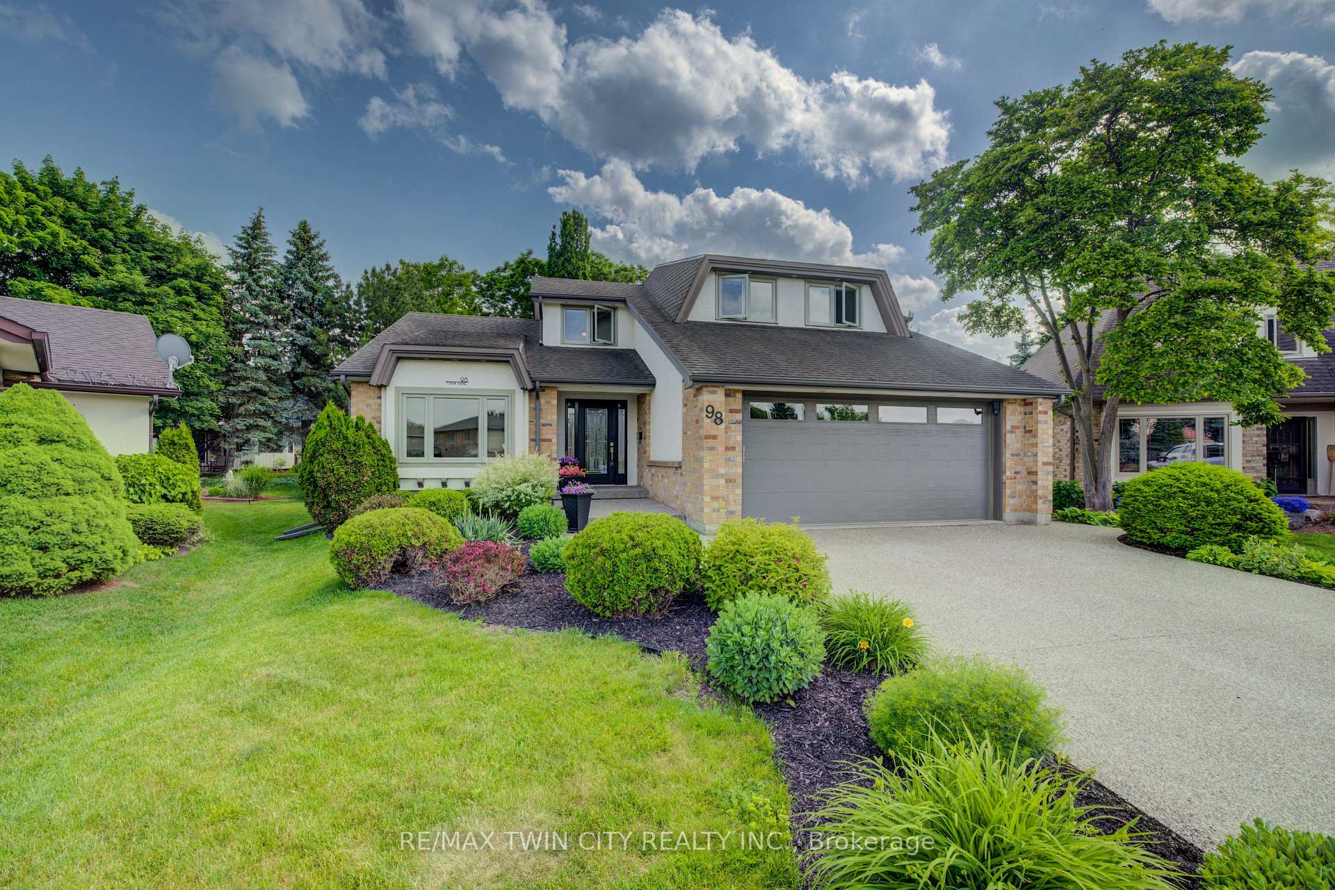 Photo 2 of 98 Forfar Avenue, Kitchener — HOMEH