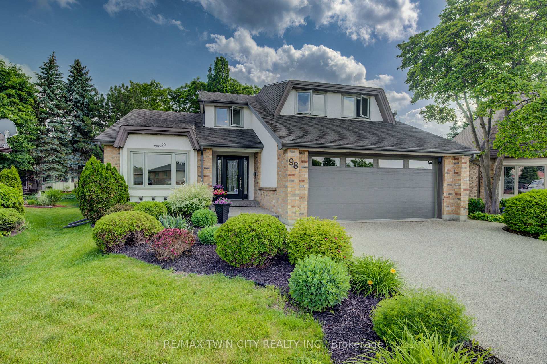 Photo 3 of 98 Forfar Avenue, Kitchener — HOMEH