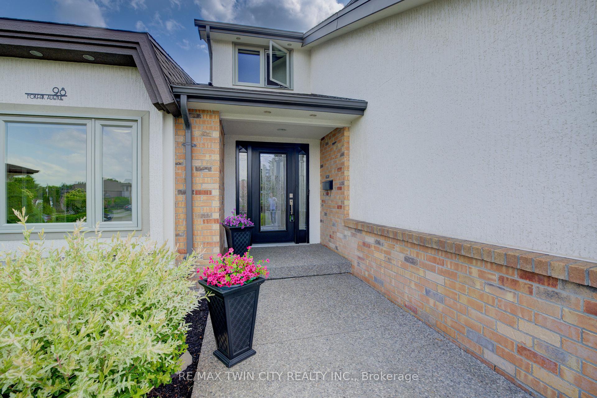 Photo 4 of 98 Forfar Avenue, Kitchener — HOMEH