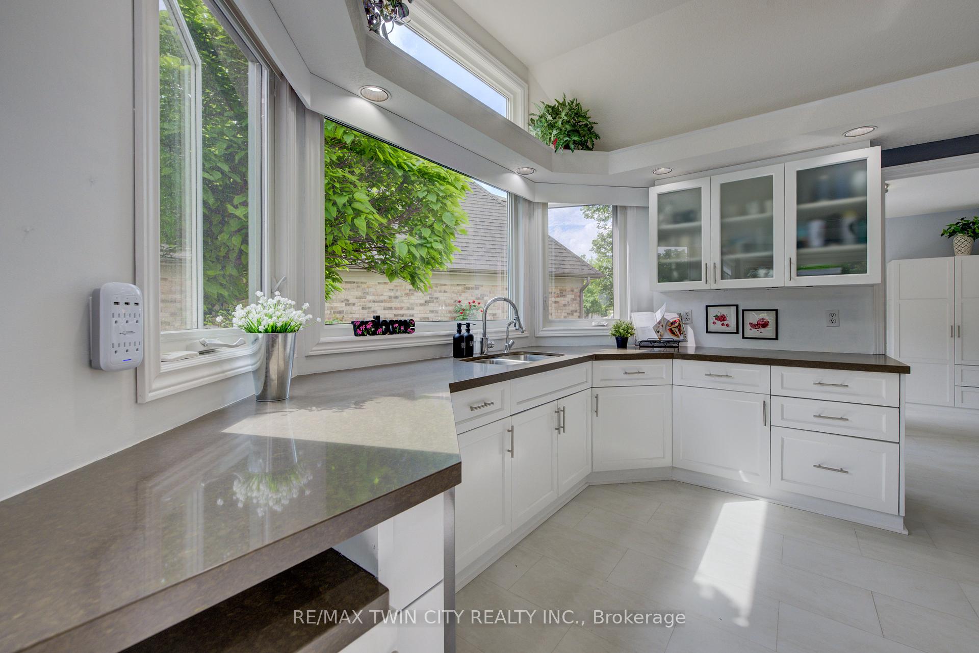 Photo 16 of 98 Forfar Avenue, Kitchener — HOMEH