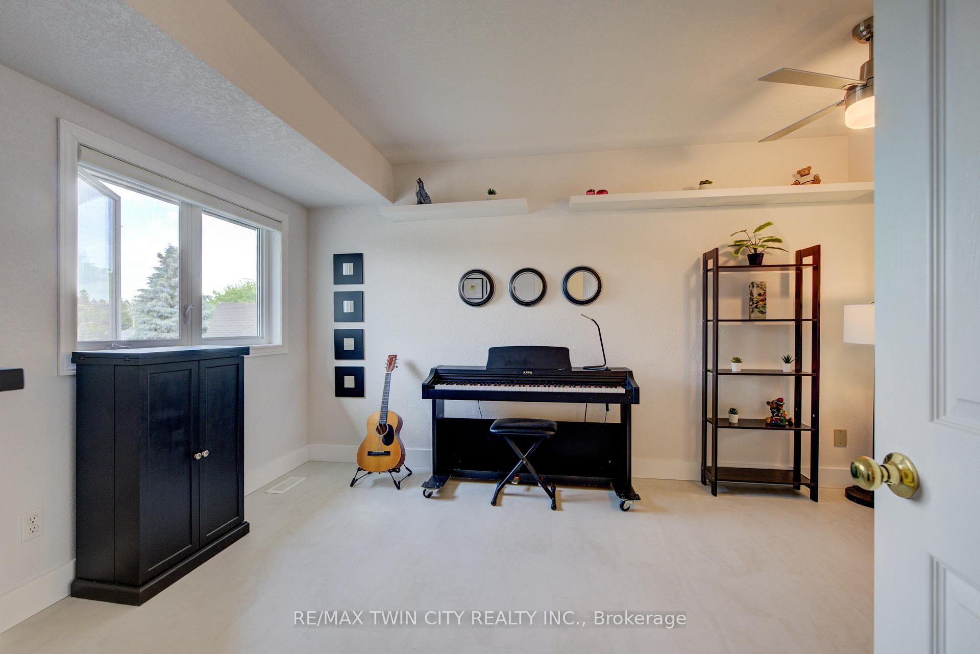 Photo 24 of 98 Forfar Avenue, Kitchener — HOMEH