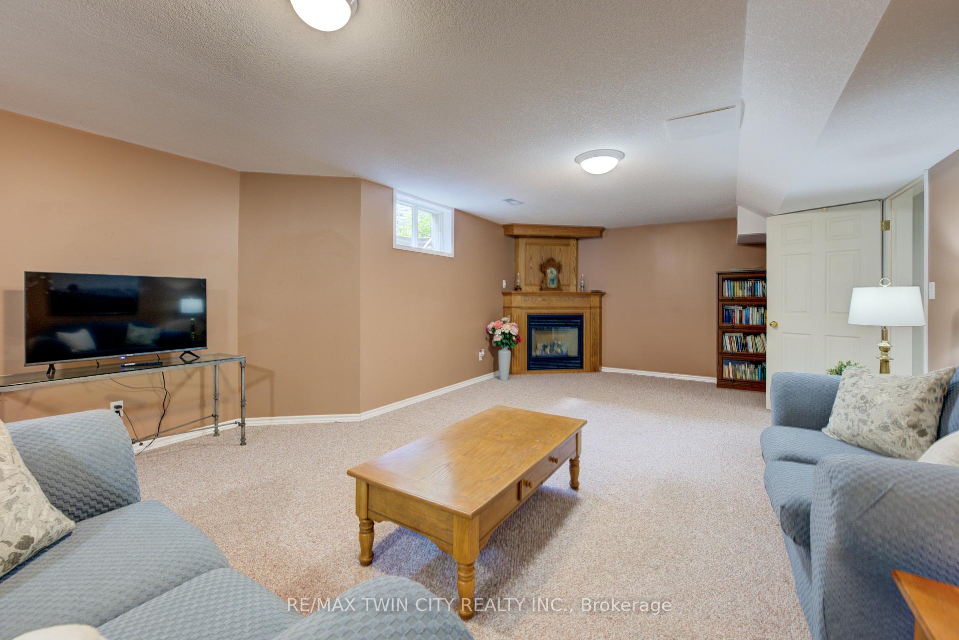 Photo 31 of 98 Forfar Avenue, Kitchener — HOMEH