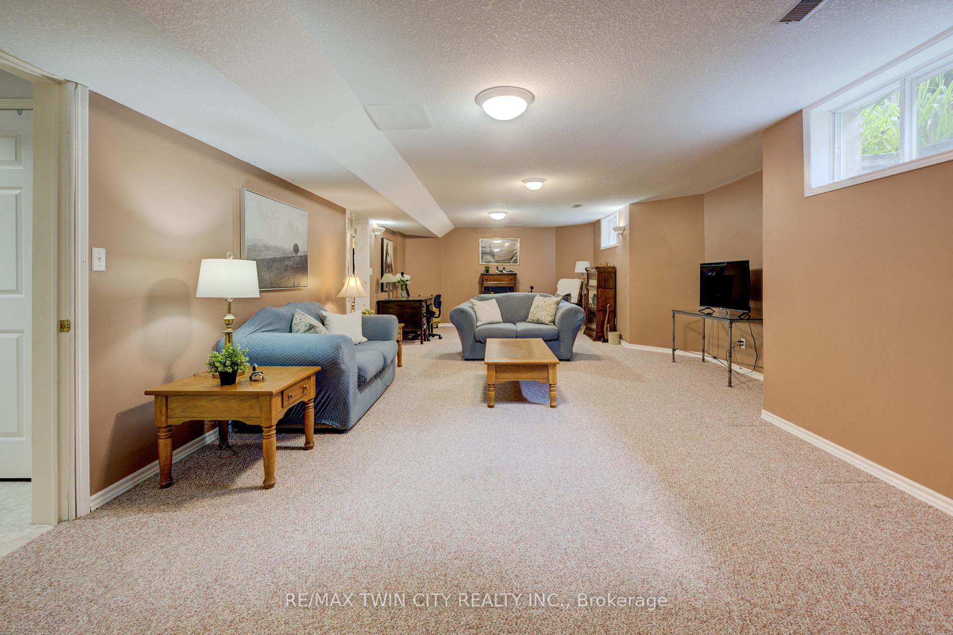 Photo 32 of 98 Forfar Avenue, Kitchener — HOMEH