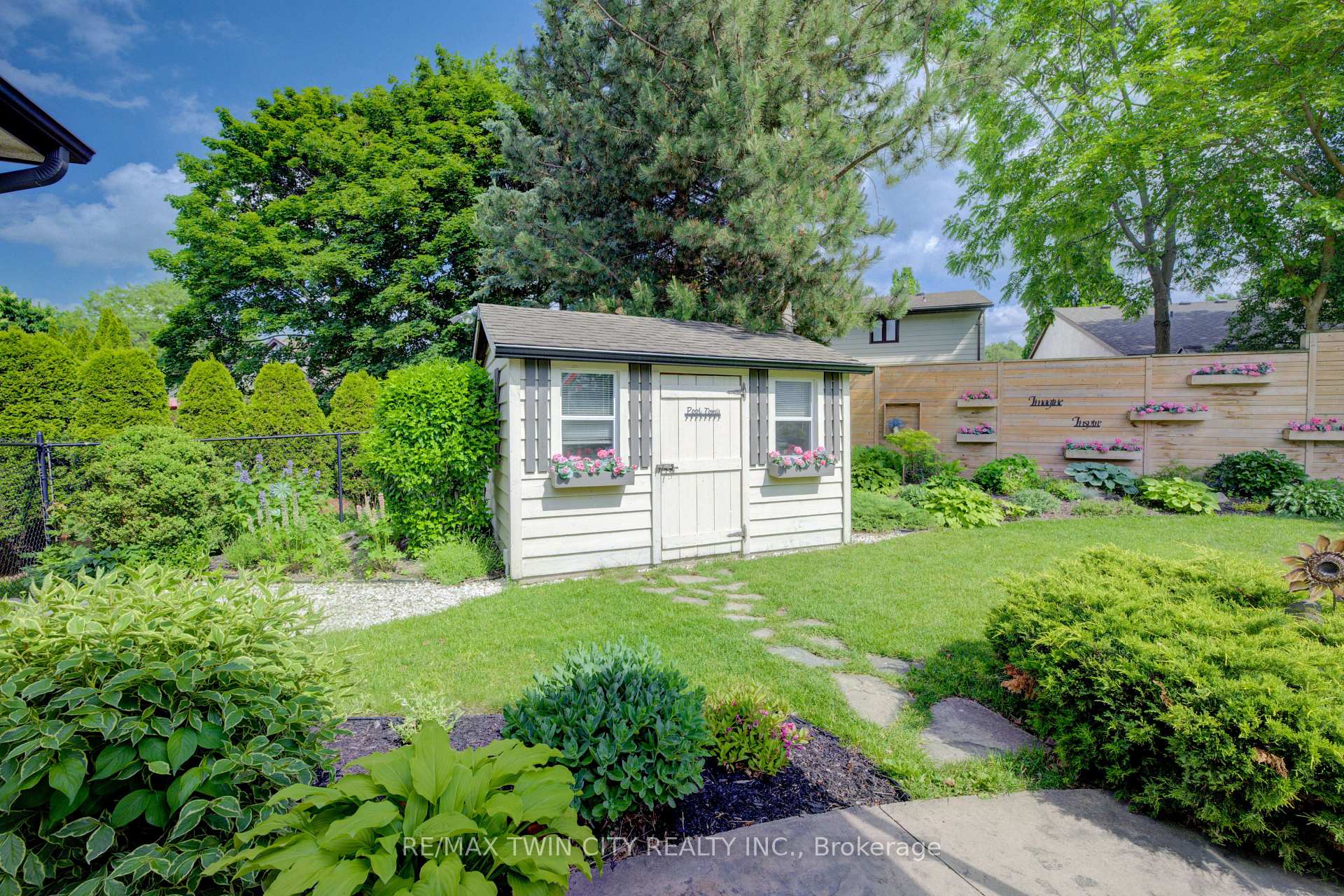 Photo 35 of 98 Forfar Avenue, Kitchener — HOMEH