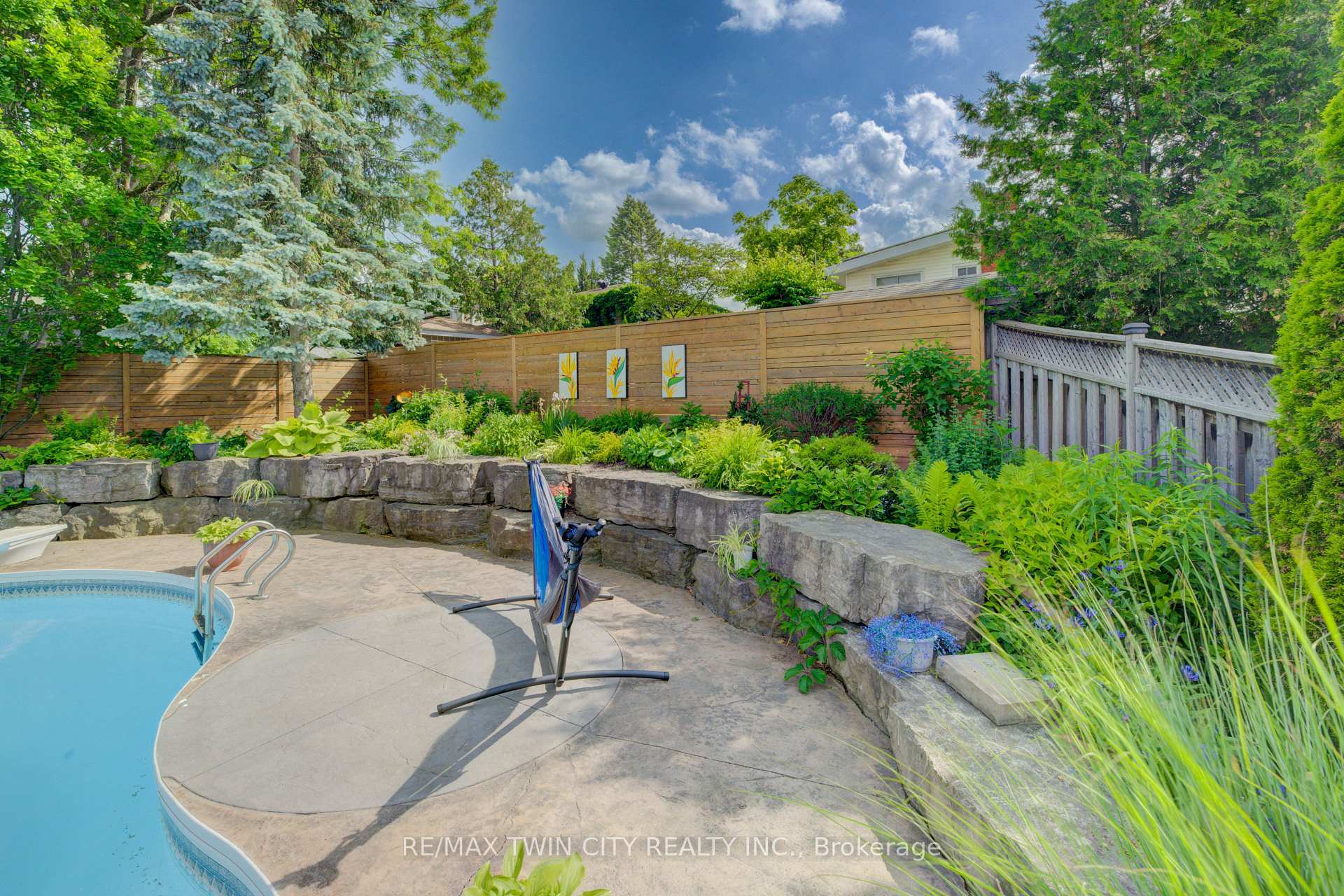 Photo 38 of 98 Forfar Avenue, Kitchener — HOMEH