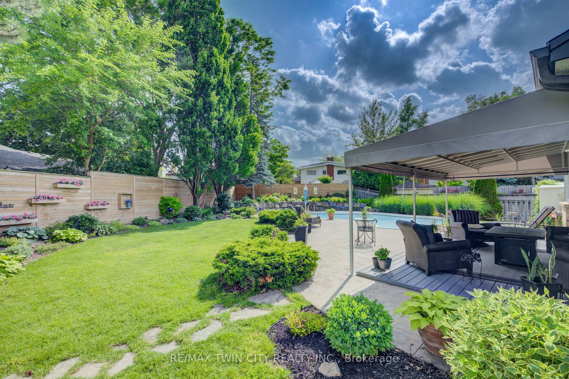 Photo 40 of 98 Forfar Avenue, Kitchener — HOMEH
