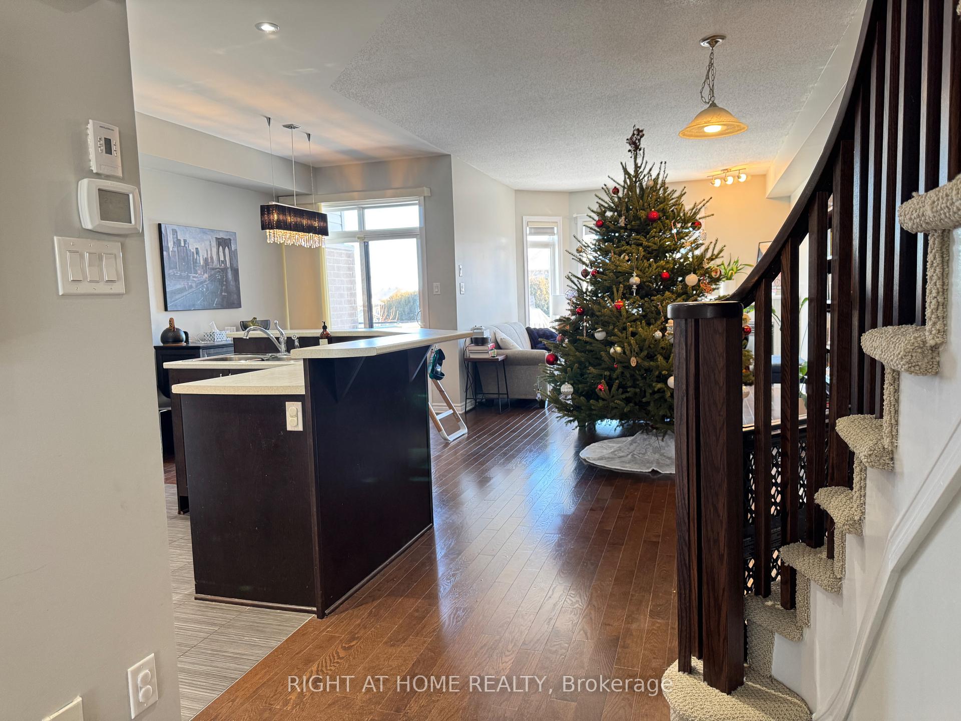 Photo 3 of 1052 Ottenbrite Crescent, Ottawa, Kanata - Kanata Lakes/Heritage Hills — HOMEH