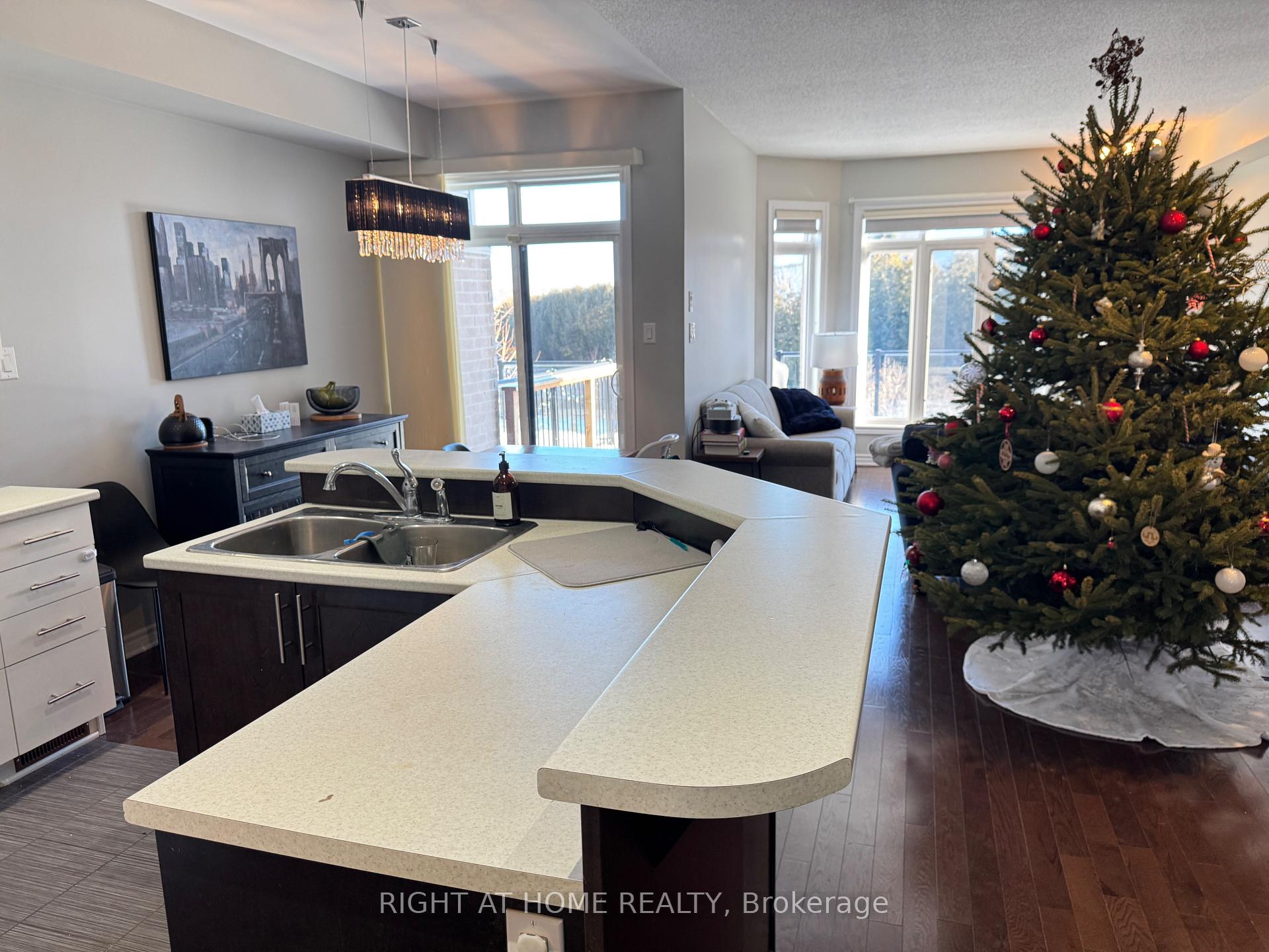 Photo 5 of 1052 Ottenbrite Crescent, Ottawa, Kanata - Kanata Lakes/Heritage Hills — HOMEH