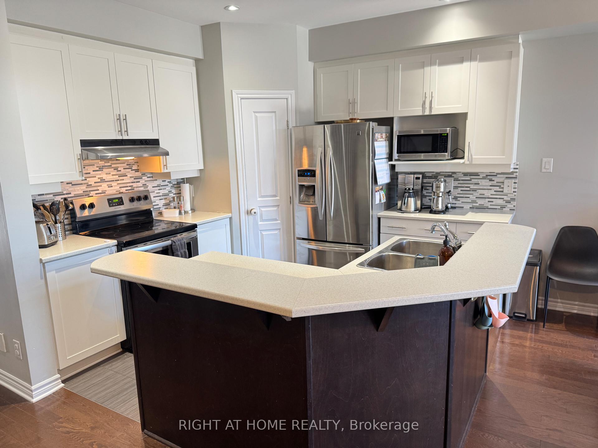 Photo 6 of 1052 Ottenbrite Crescent, Ottawa, Kanata - Kanata Lakes/Heritage Hills — HOMEH