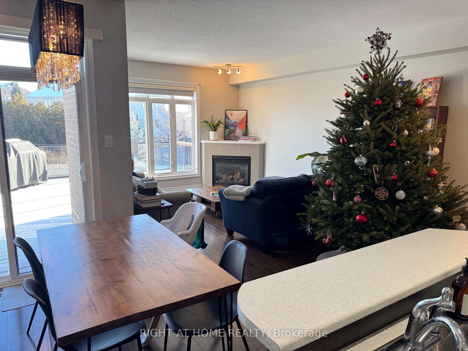 Photo 9 of 1052 Ottenbrite Crescent, Ottawa, Kanata - Kanata Lakes/Heritage Hills — HOMEH