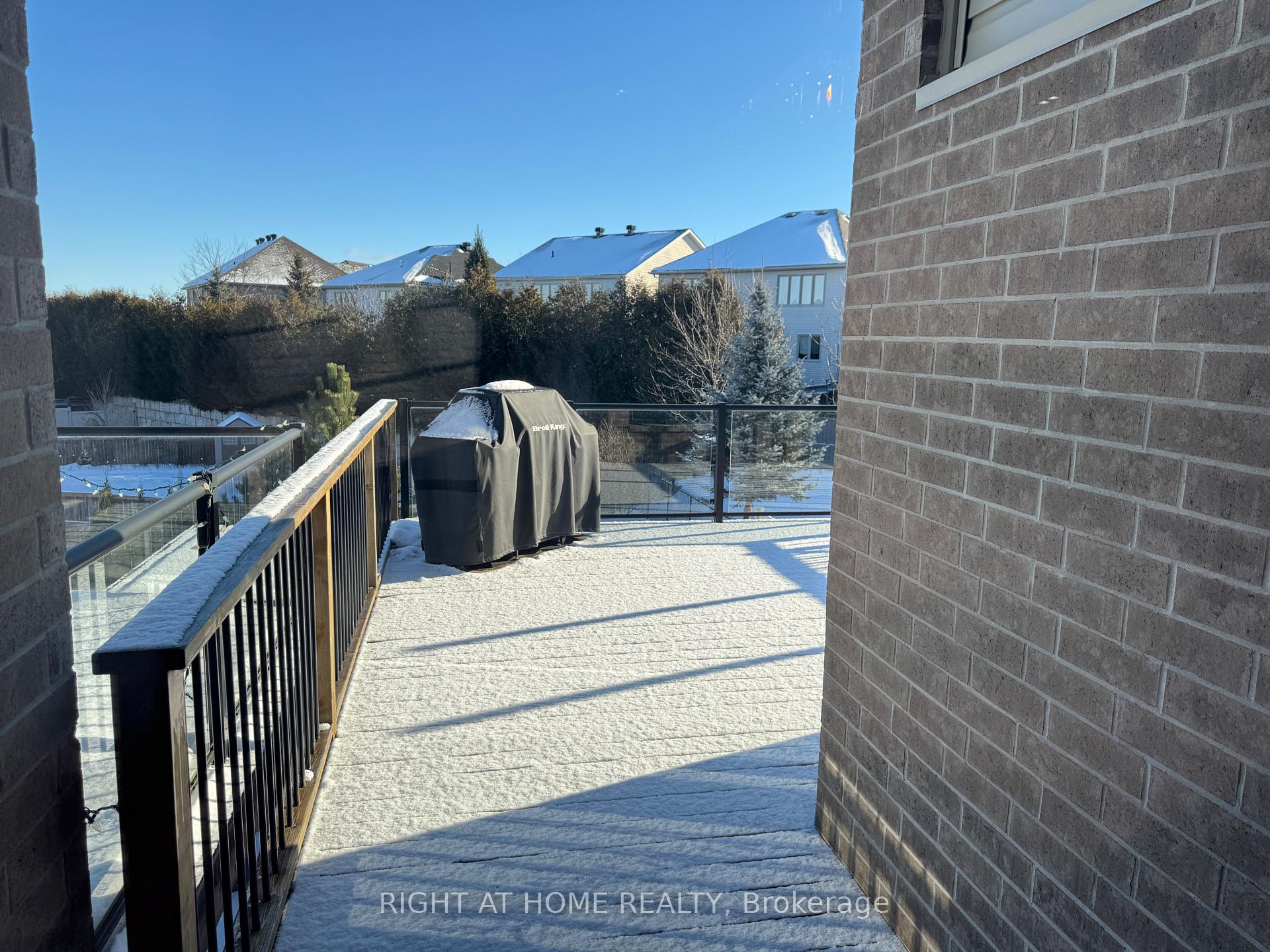 Photo 10 of 1052 Ottenbrite Crescent, Ottawa, Kanata - Kanata Lakes/Heritage Hills — HOMEH