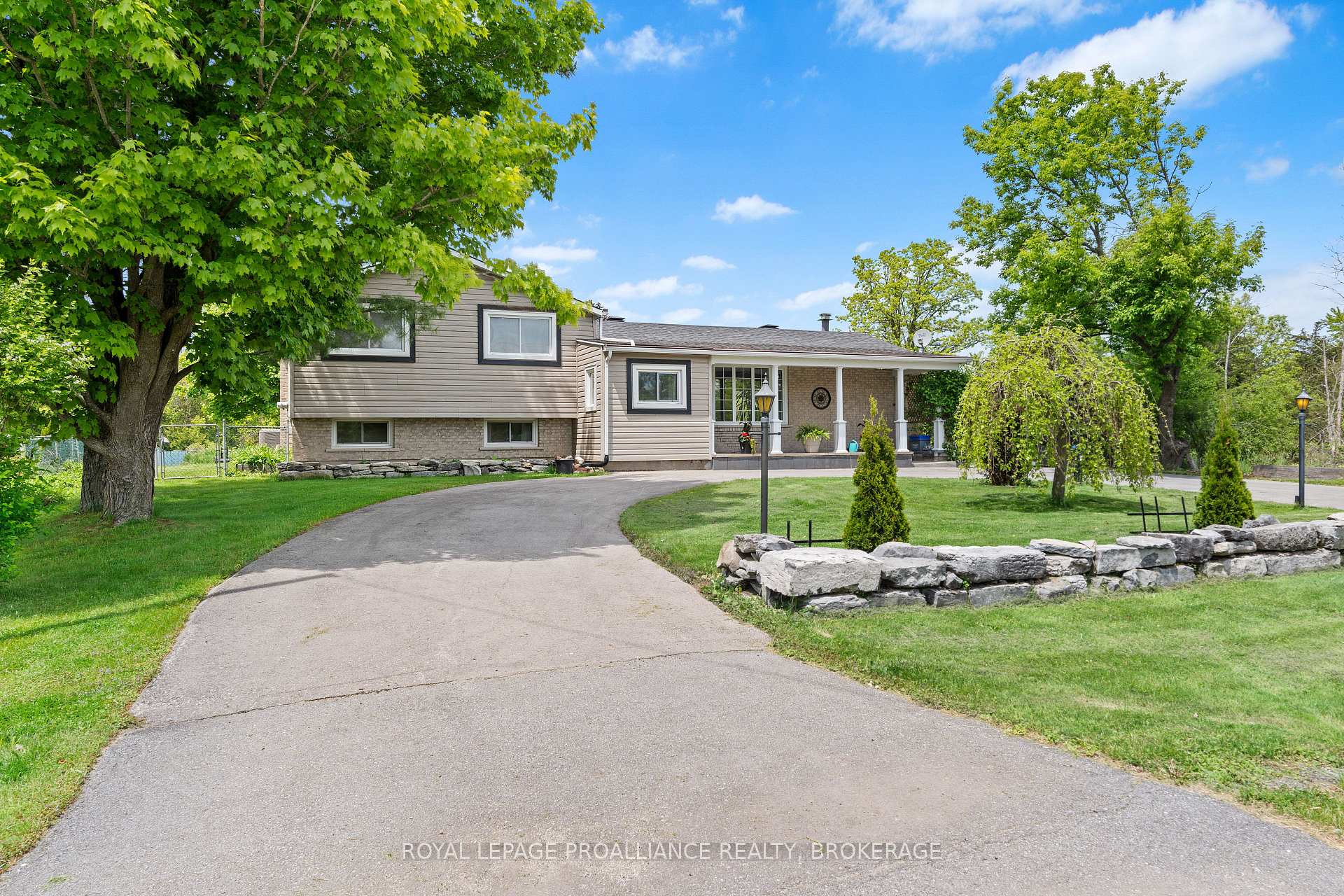 Photo 2 of 2069 Cole Hill Road, Kingston, City North of 401 — HOMEH