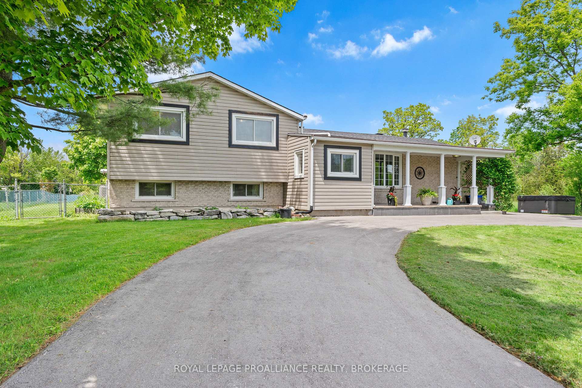 Photo 3 of 2069 Cole Hill Road, Kingston, City North of 401 — HOMEH